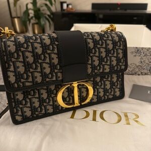 Dior - 30 Montaigne Chain Bag
Blue Dior Oblique Jacquard